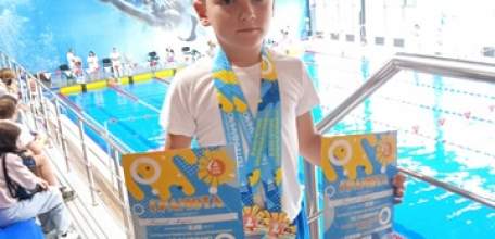 Юные спортсмены из Ельца достойно выступили на соревнованиях в Нововоронеже по плаванию