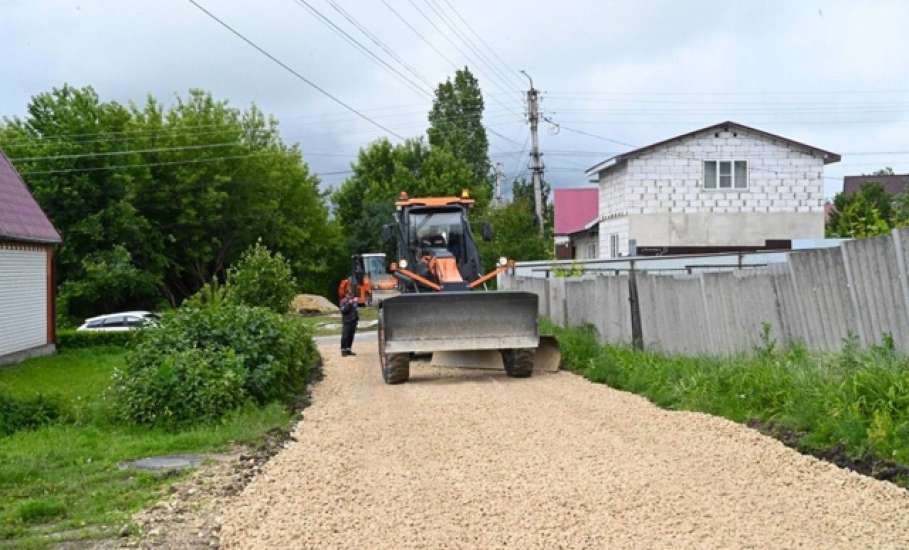 Ремонт дорог на улицах Дачная и Достоевского в Ельце идёт полным ходом!