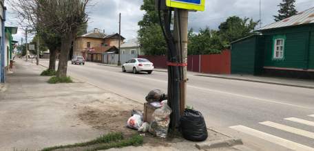 Улица 9 Декабря сейчас усыпана мусором!
