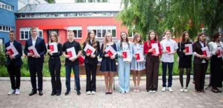 24 июня во всех школах нашего города состоялись торжественные церемонии вручения аттестатов выпускникам 9-х классов