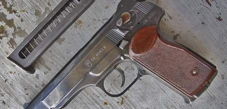 28-летний ельчанин угрожал 24-летнему знакомому пистолетом!