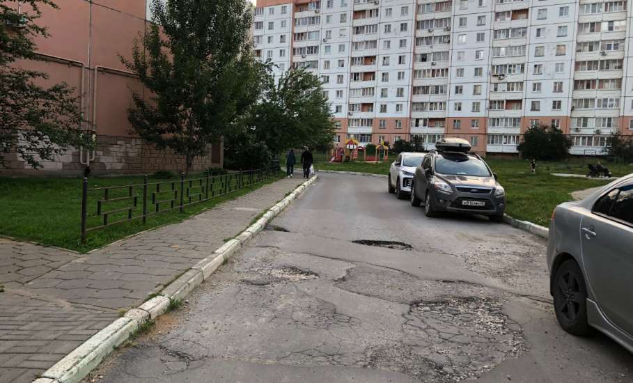 Микрорайон Александровский в Ельце в ужасном состоянии! А большинство жителей значит всё устраивает!