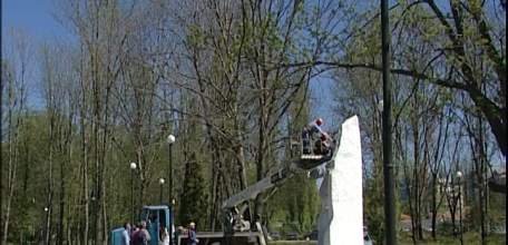 Елецкие десантники обновили памятный знак в сквере воинов-интернационалистов