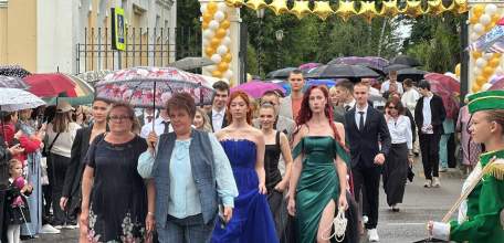 342 выпускника! 56 золотых и 36 серебряных медалистов! 5 стобалльников ЕГЭ! Таким запомнится нам этот учебный год!