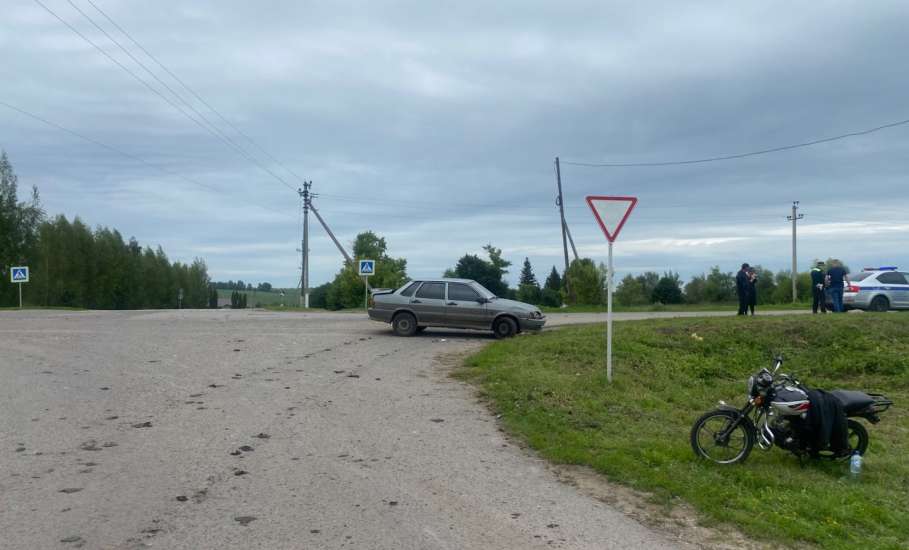 В Елецком районе перевернулся мотоциклист, в Ельце в ДТП пострадали двое детей 3-х лет, 3-х месяцев и женщина!