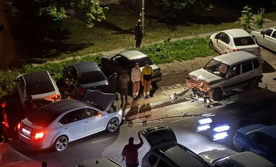 В Елецком районе перевернулся мотоциклист, в Ельце в ДТП пострадали двое детей 3-х лет, 3-х месяцев и женщина!
