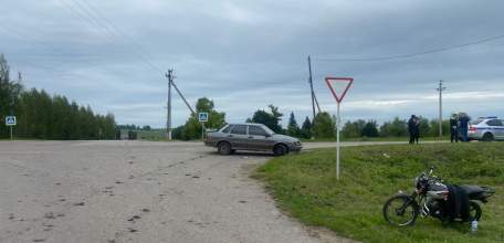 В Елецком районе перевернулся мотоциклист, в Ельце в ДТП пострадали двое детей 3-х лет, 3-х месяцев и женщина!