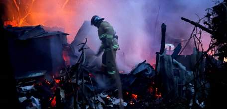 Неосторожность привела к пожару: надворная постройка полностью уничтожена огнем!