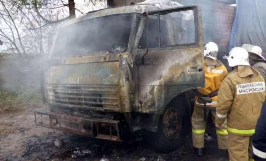 Ночью в селе Казаки горел автомобиль "КАМАЗ"