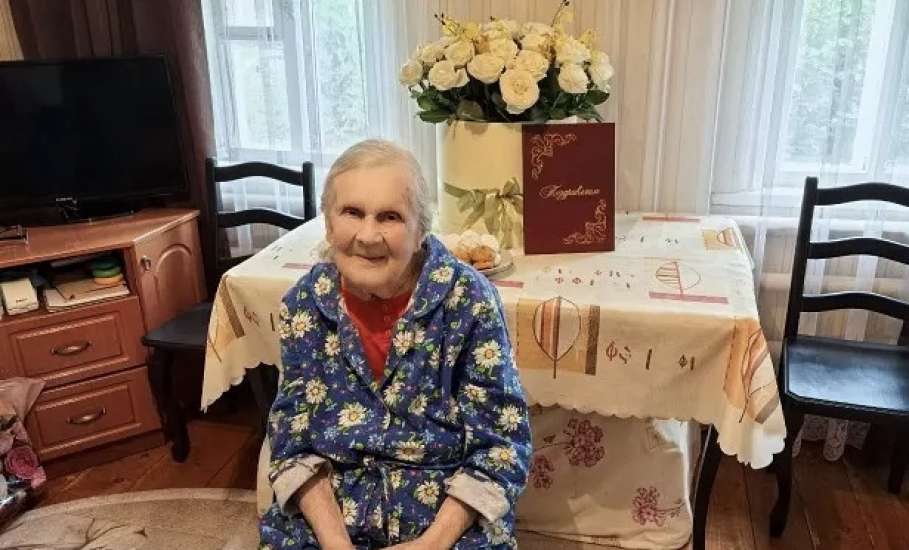 1 июля весь коллектив ГУЗ Елецкая ГДБ поздравлял с 98 летием Клавдию Ивановну Быкову!