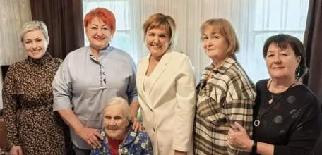 1 июля весь коллектив ГУЗ Елецкая ГДБ поздравлял с 98 летием Клавдию Ивановну Быкову!