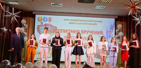 1 июля министр здравоохранения региона вручила дипломы выпускникам Елецкого медколледжа