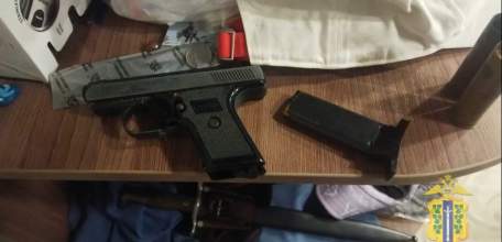 В Ельце сотрудниками уголовного розыска пресечена попытка сбыта холодного оружия 46-летним местным предпринимателем!