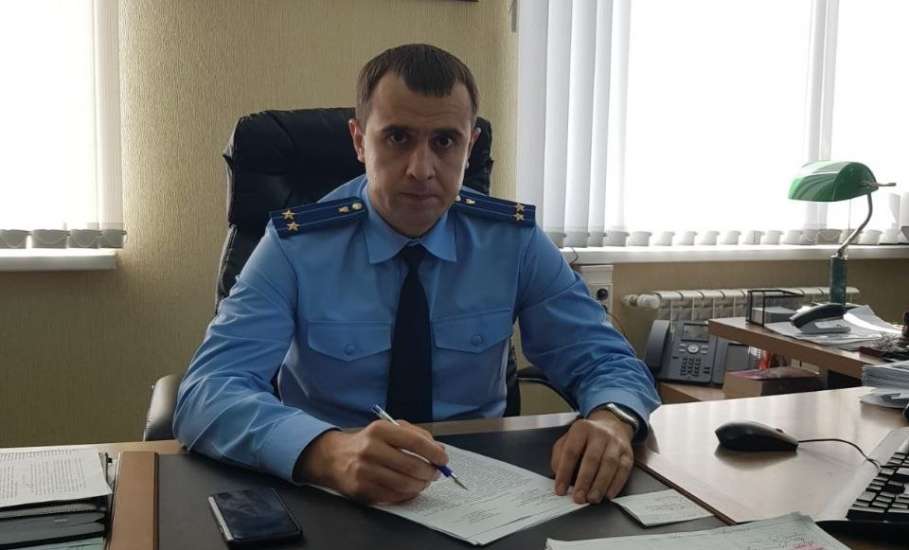 Прокурор Ельца Эльдар Аманов утвердил обвинительные заключения по двум уголовным делам о превышении должностных полномочий начальника управления администрации Ельца и мошенничестве подрядчика!