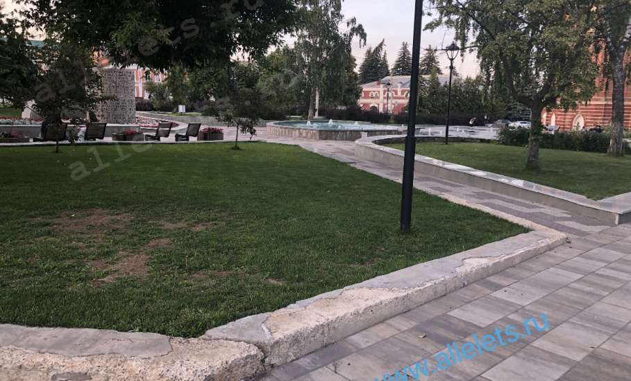 Сквер Бунина в Ельце находится давно в разбитом состоянии! Администрация бездействует!