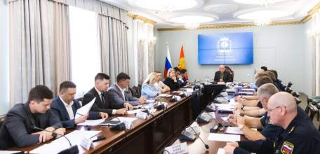 Провёл заседание оперативного штаба, где мы детально проработали меры по ликвидации последствий ночной атаки беспилотников в Липецкой области