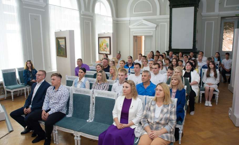 27 июня 2025 г. в музее Боевой Славы города Ельца прошло Торжественное мероприятие МБУДО "Спортивная школа №1" "ВЫПУСКНОЙ 2025"