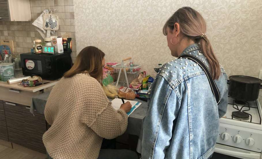 Второй день в пострадавших от атаки БПЛА районах города Ельца работала специальная комиссия.