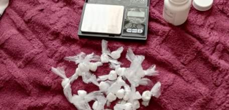 В Ельце сотрудниками полиции возбуждено уголовное дело по подозрению местной жительницы в сбыте и покушении на сбыт наркотиков в значительном размере