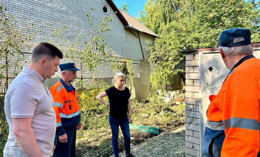 В одном из районов города Липецка обломки упали на частный жилой дом – повреждена крыша, выбиты стекла!