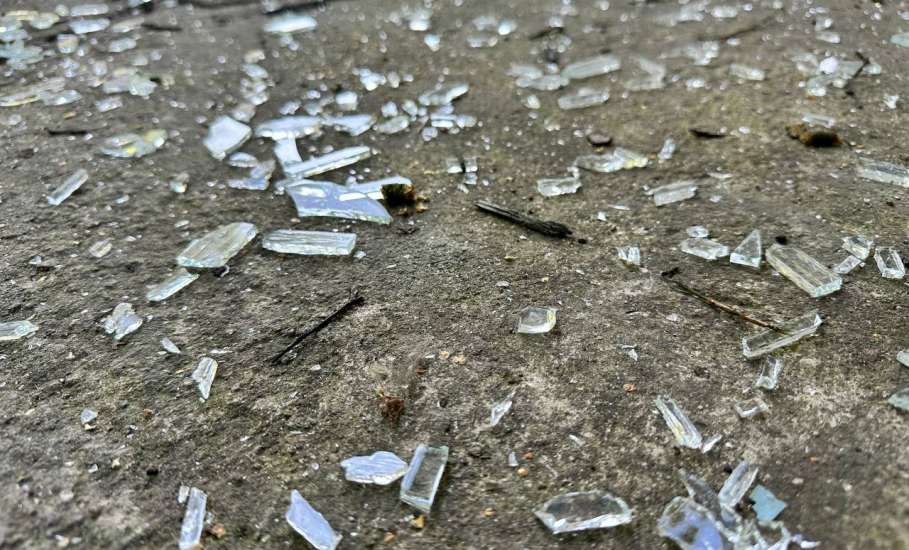 В одном из районов города Липецка обломки упали на частный жилой дом – повреждена крыша, выбиты стекла!