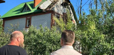 В одном из районов города Липецка обломки упали на частный жилой дом – повреждена крыша, выбиты стекла!