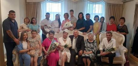 В Управлении ЗАГС и архива города Ельца чествовали серебряных юбиляров