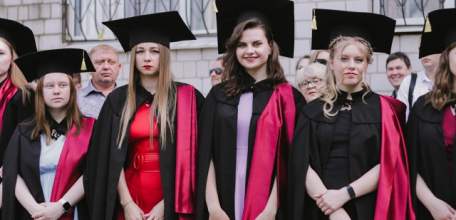 В ЕГУ имени И.А. Бунина прошла церемония вручения красных дипломов лучшим выпускникам университета