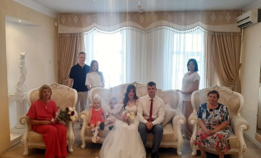 Сегодня, 08.07.25 в ЗАГСе Ельца пары скрепили брачный союз