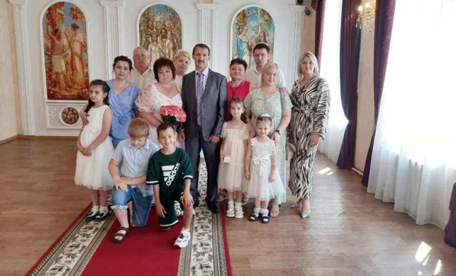 Сегодня, 08.07.25 в ЗАГСе Ельца пары скрепили брачный союз
