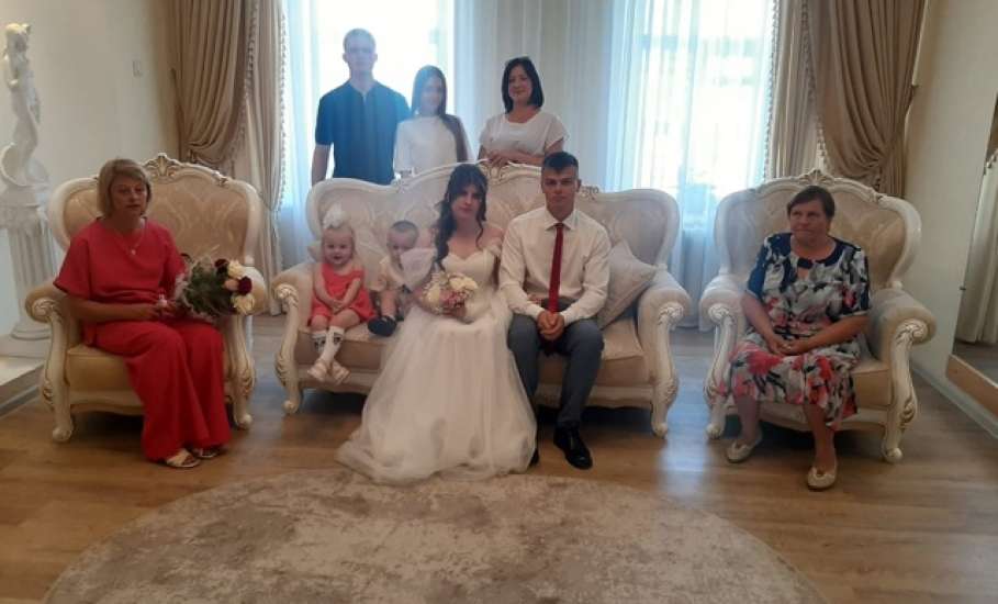 Сегодня, 08.07.25 в ЗАГСе Ельца пары скрепили брачный союз