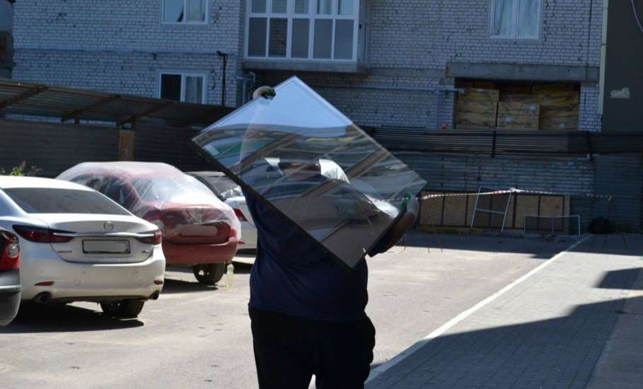 Начались работы по восстановлению остекления в домах, пострадавших 3 июля от атаки БПЛА!