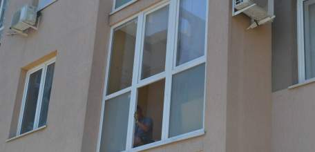 Начались работы по восстановлению остекления в домах, пострадавших 3 июля от атаки БПЛА!