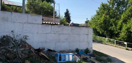 По улице Маяковской в Ельце обнаружилась новая несанкционированная свалка мусора прямо у дороги!