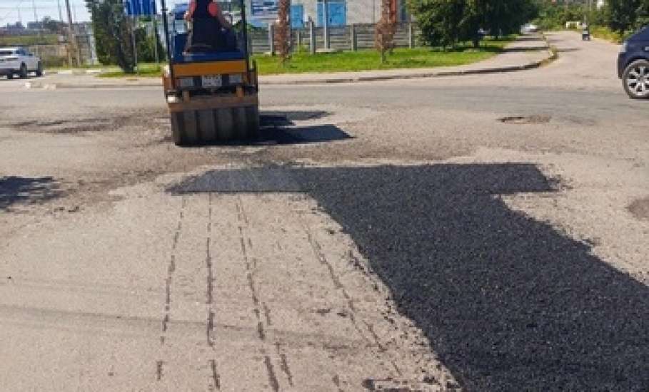 В Ельце продолжается ямочный ремонт дорожного покрытия