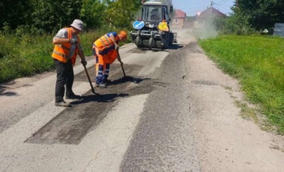 В Ельце продолжается ямочный ремонт дорожного покрытия