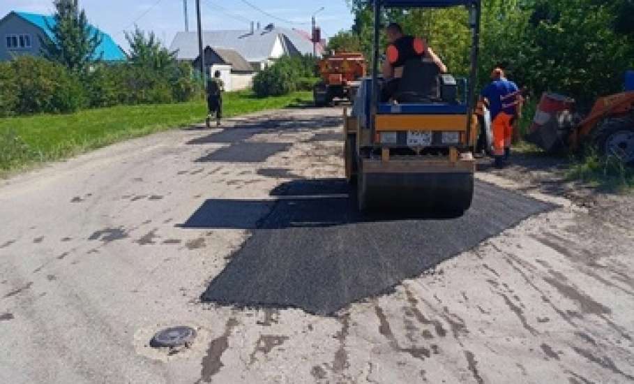 В Ельце продолжается ямочный ремонт дорожного покрытия