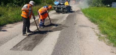 В Ельце продолжается ямочный ремонт дорожного покрытия