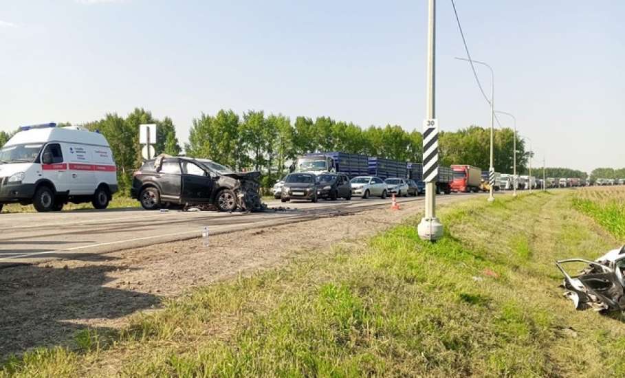 В Добринском районе сотрудники полиции устанавливают обстоятельства смертельного ДТП