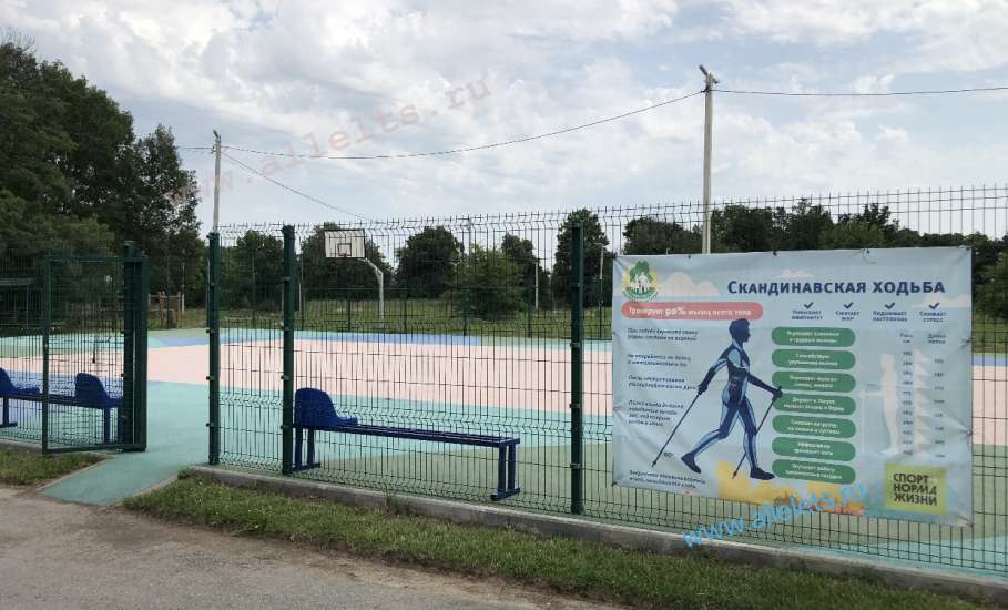 На лыжной базе в Ельце сняли замок с двери на волейбольную площадку!