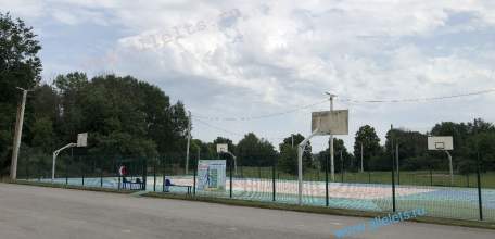 На лыжной базе в Ельце сняли замок с двери на волейбольную площадку!