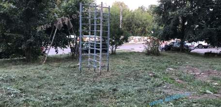 Унылые детские площадки Ельца - позор на всю Россию!