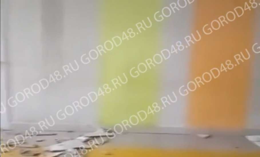 В Липецкой области в школе построенной за миллиард упали потолки!