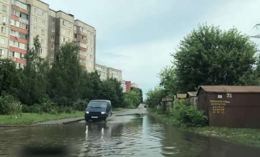 В Ельце затапливает целые участки улиц, а администрация бездействует!