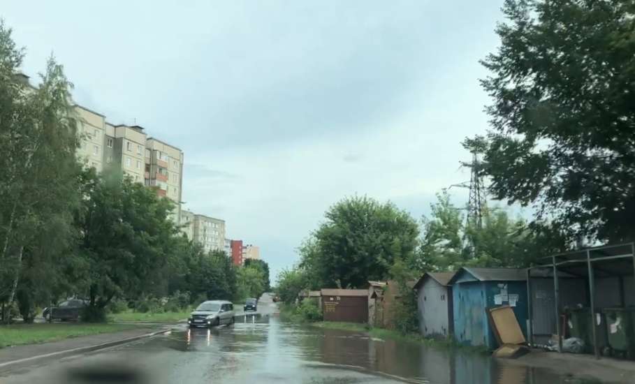 В Ельце затапливает целые участки улиц, а администрация бездействует!