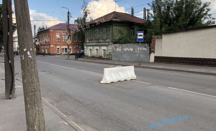 В Ельце не могут сделать ремонт на участке улицы Свердлова с давних пор!