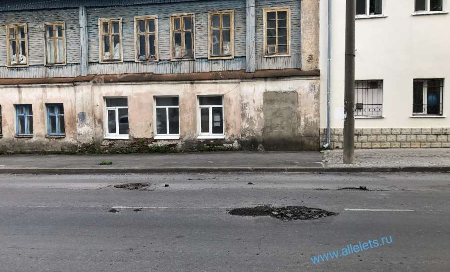 В Ельце не могут сделать ремонт на участке улицы Свердлова с давних пор!