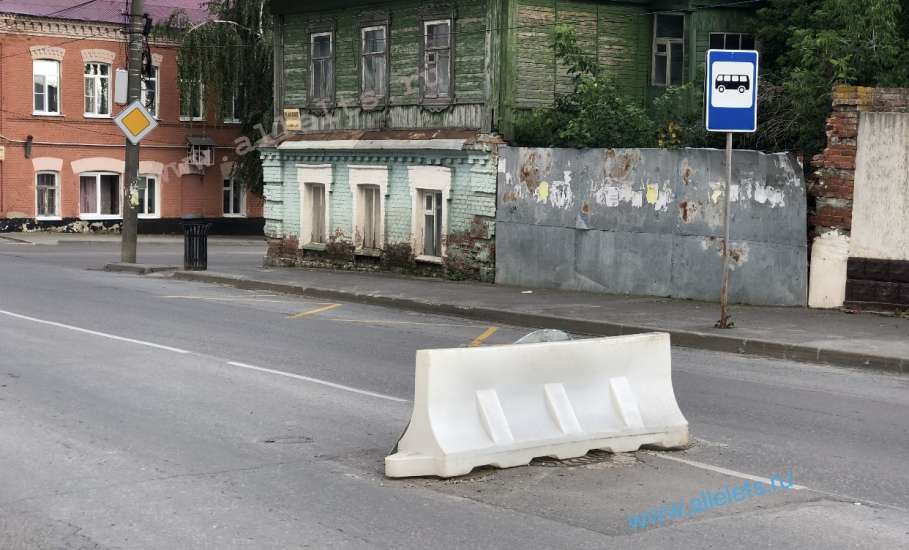 В Ельце не могут сделать ремонт на участке улицы Свердлова с давних пор!