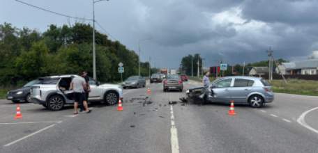 В Липецке и Ельце были зафиксированы столкновения трех транспортных средств