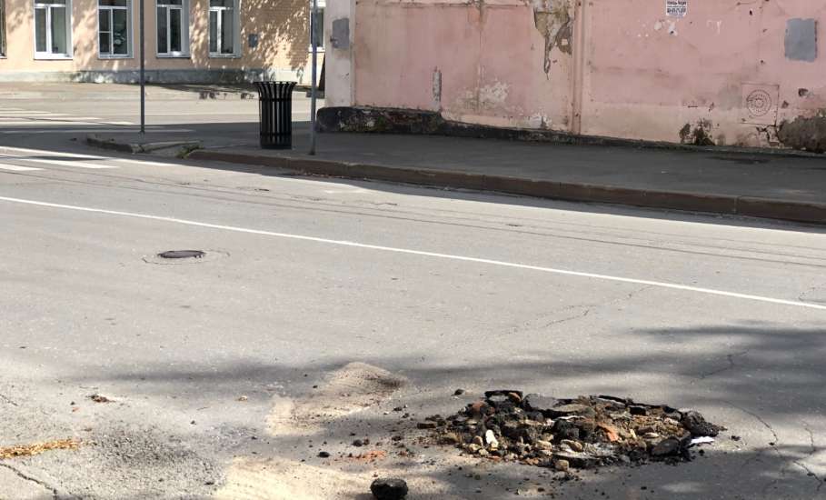 Жалоба жителей Ельца к главе города Вячеславу Жабину по поводу бездействия в устранении аварийных участков дорог